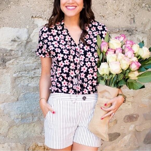 Cabi Harmony Retro Pink Floral V-Neck Blouse #5347 Size Medium - Picture 1 of 10